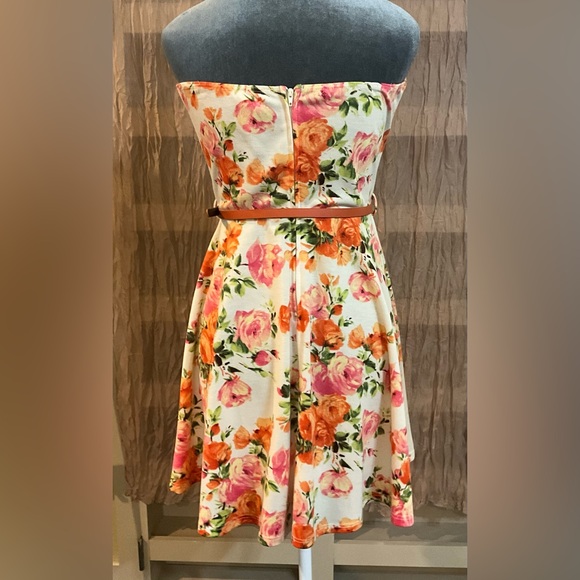 Floral PRETTY GOOD strapless dress with belt.  Size L - Picture 2 of 7